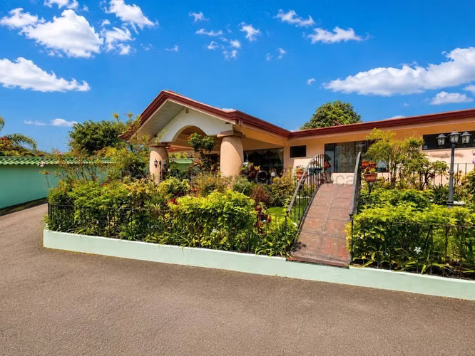 Venta de PROPIEDAD en San Isidro de Heredia. 27-200