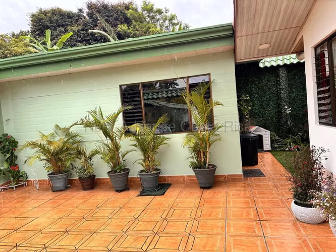 Venta de PROPIEDAD en San Isidro de Heredia. 27-200