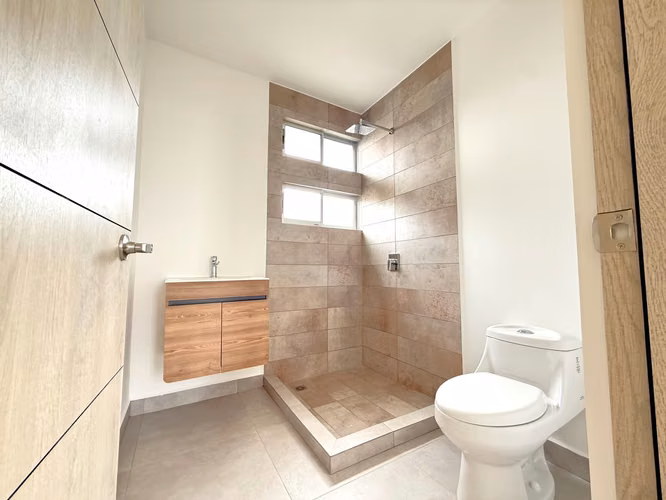 Alquiler de hermosa casa nueva en Condominio en Santo Domingo Heredia