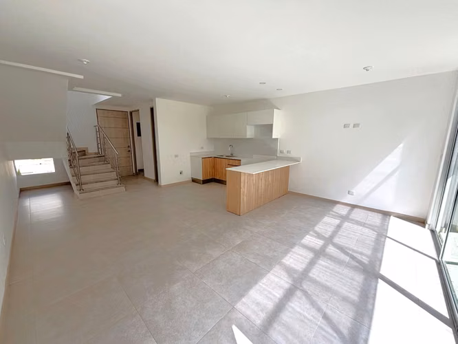 Alquiler de hermosa casa nueva en Condominio en Santo Domingo Heredia