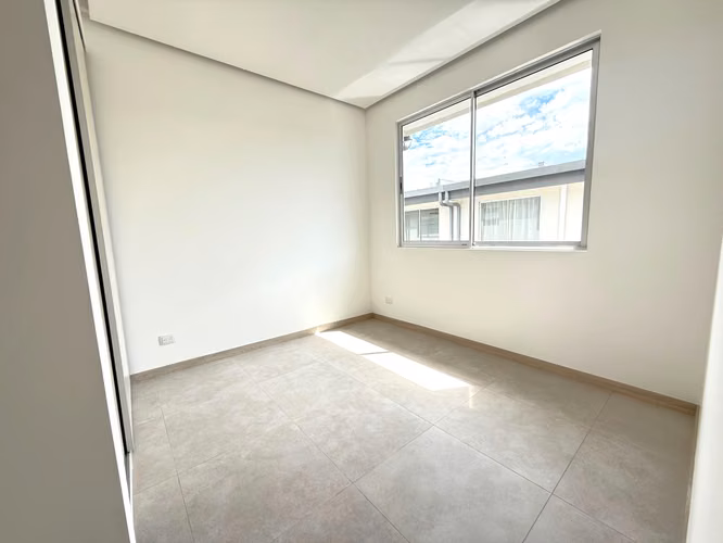Alquiler de hermosa casa nueva en Condominio en Santo Domingo Heredia