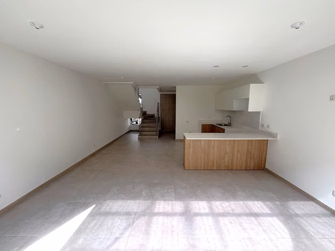 Alquiler de hermosa casa nueva en Condominio en Santo Domingo Heredia