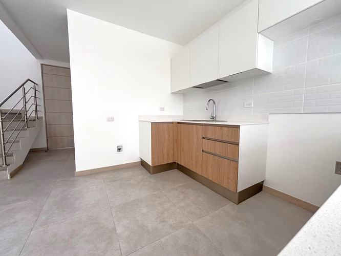Alquiler de hermosa casa nueva en Condominio en Santo Domingo Heredia