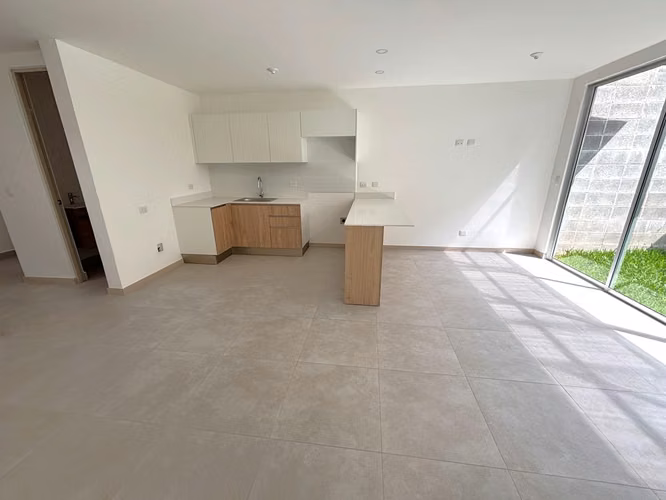 Alquiler de hermosa casa nueva en Condominio en Santo Domingo Heredia