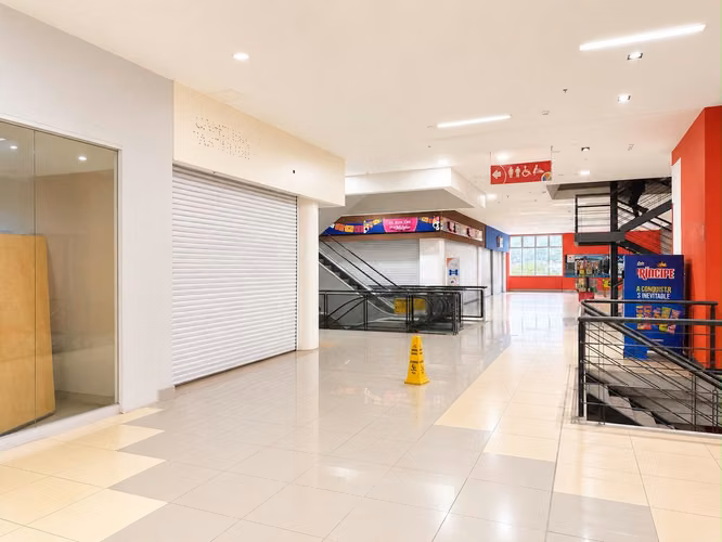  LOCAL COMERCIAL EN ALQUILER – MALL ZONA CENTRO