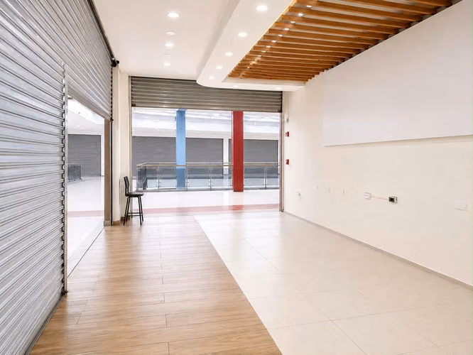  LOCAL COMERCIAL EN ALQUILER – MALL ZONA CENTRO