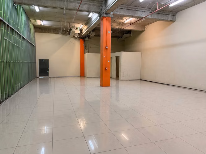  LOCAL COMERCIAL EN ALQUILER – MALL ZONA CENTRO