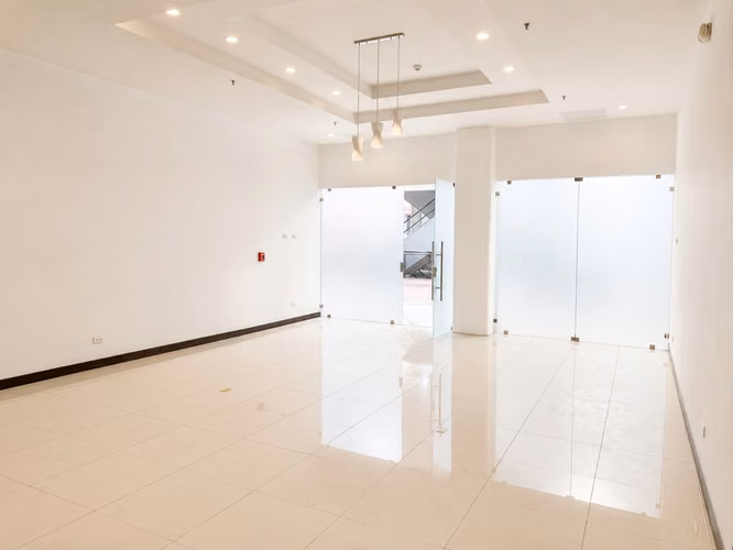  LOCAL COMERCIAL EN ALQUILER – MALL ZONA CENTRO