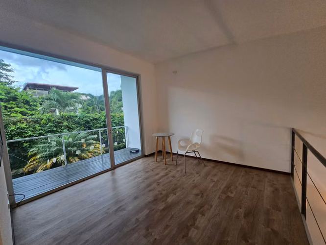 Moderno apartamento amoblado con amenidades en Santa Ana $1800