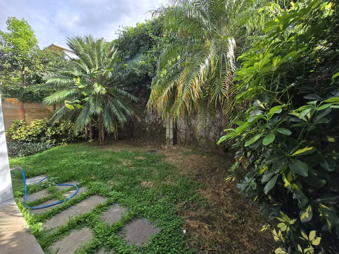 Moderno apartamento amoblado con amenidades en Santa Ana $1800
