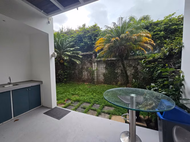 Moderno apartamento amoblado con amenidades en Santa Ana $1800