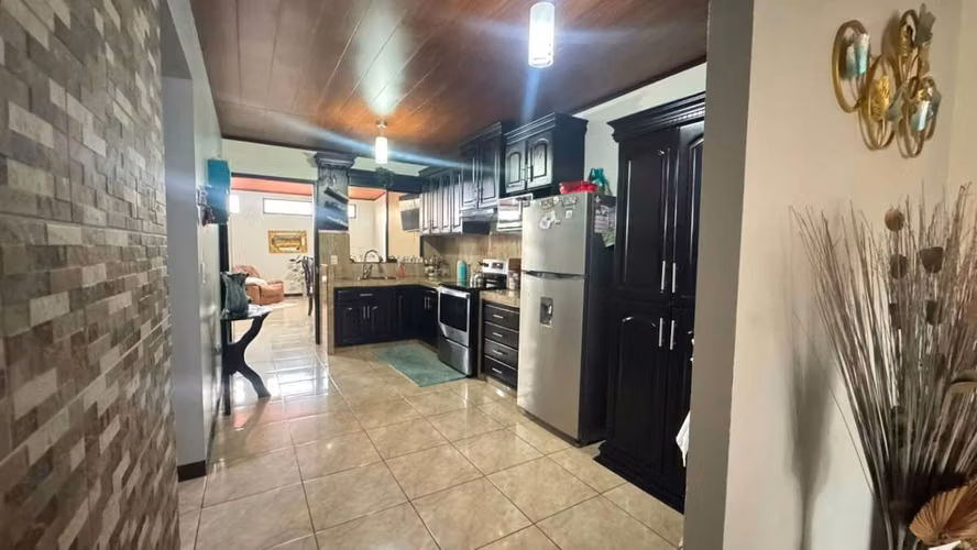 Casa en venta - 4 habitaciones  Barrio Arco Iris, Ciudad Quesada