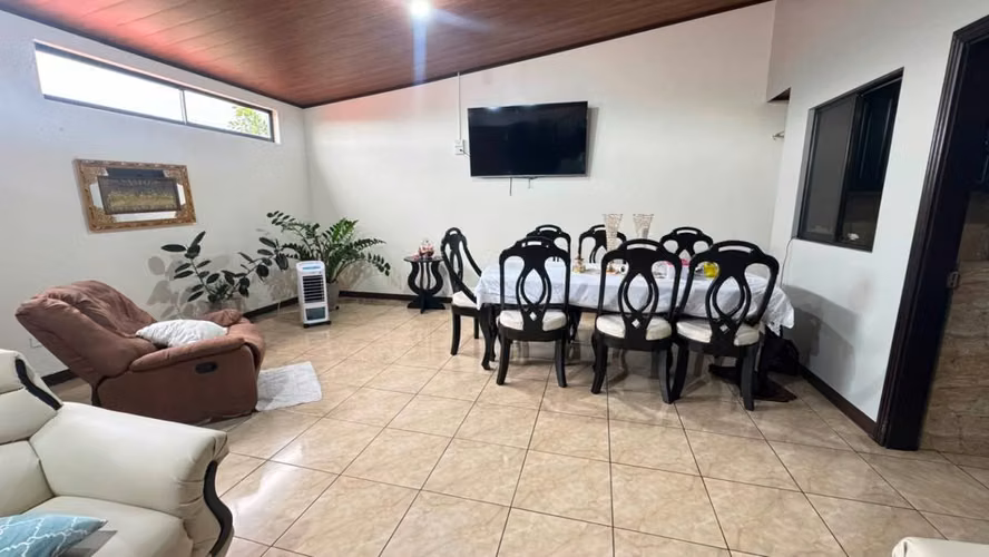 Casa en venta - 4 habitaciones  Barrio Arco Iris, Ciudad Quesada