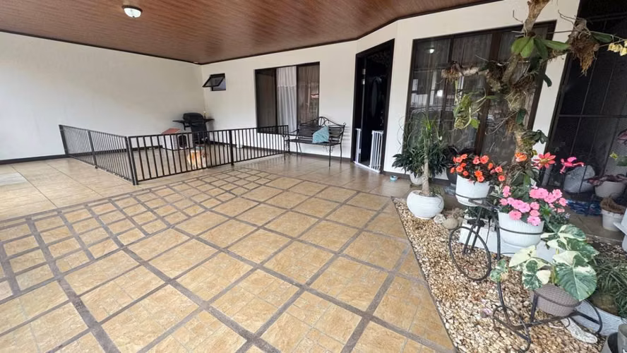 Casa en venta - 4 habitaciones  Barrio Arco Iris, Ciudad Quesada