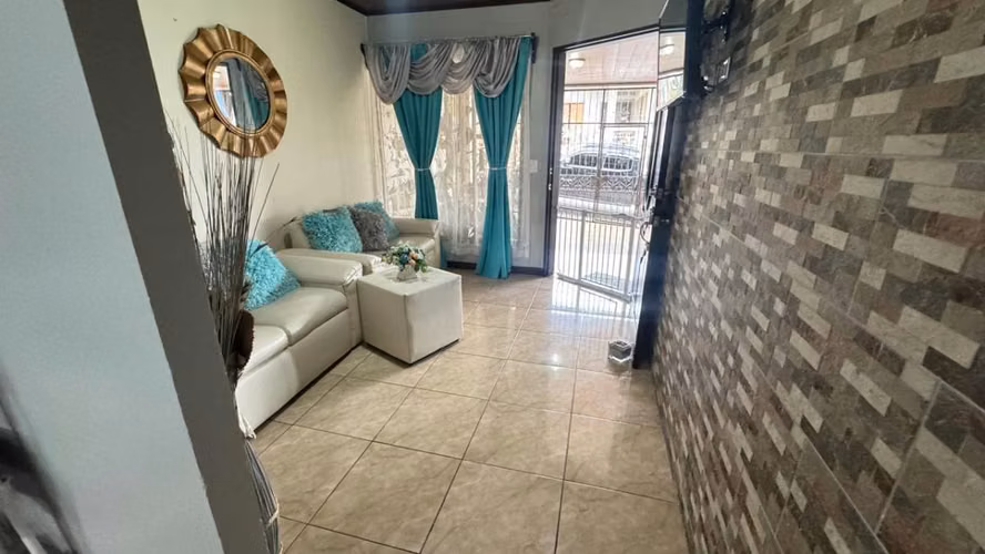 Casa en venta - 4 habitaciones  Barrio Arco Iris, Ciudad Quesada