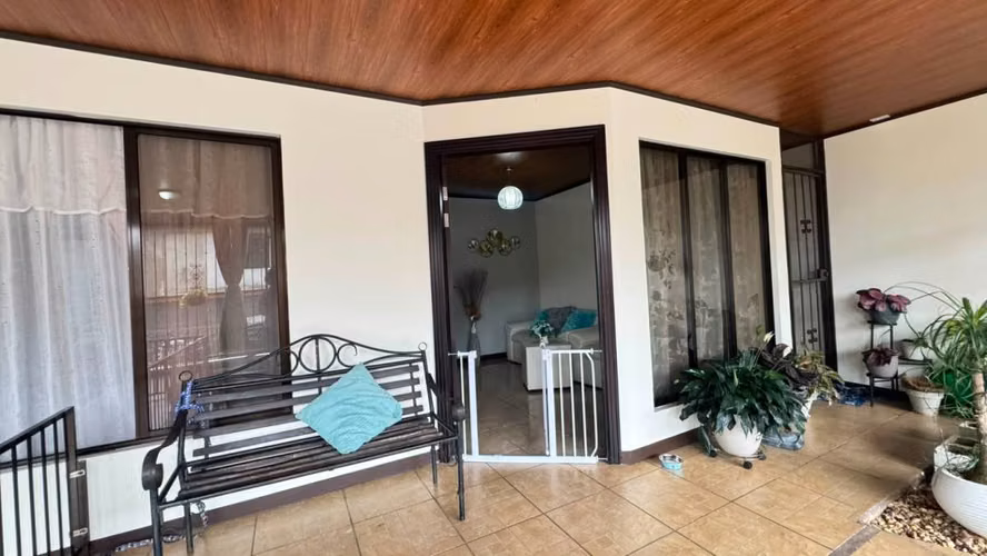 Casa en venta - 4 habitaciones  Barrio Arco Iris, Ciudad Quesada