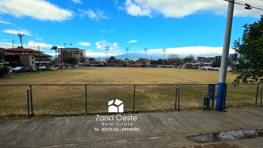 Venta propiedad ideal para desarrollar, uso de suelo comercial, Escazú, 1747m2