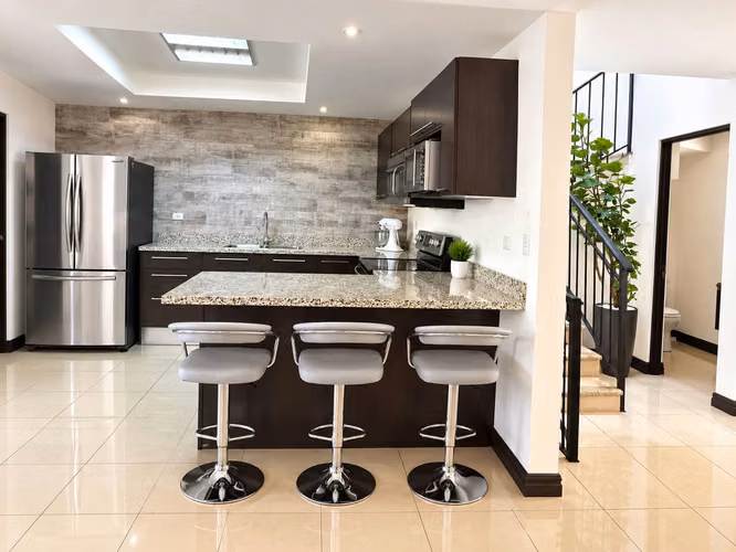 Hermosa Casa en Venta en Condominio Santa Ana Hills - Casa con Excelente ubicación - Imagen 2