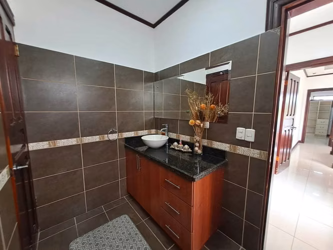 VENDO CASA EN HATILLO-SAN JOSÉ. - Imagen 10