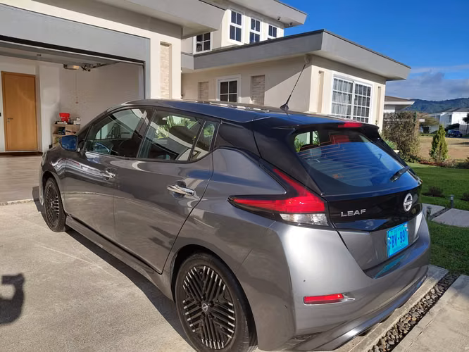 Nissan Leaf 2024 100% eléctrico en perfectas condiciones - Imagen 6