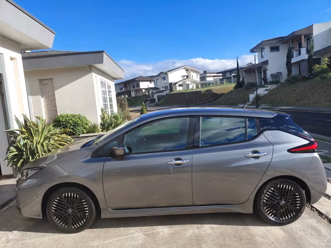 Nissan Leaf 2024 100% eléctrico en perfectas condiciones - Imagen 4