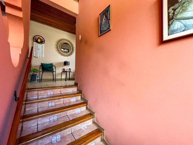 Venta de casa con construcción 100% en concreto y amplios espacios