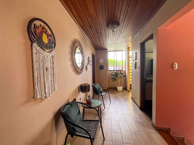 Venta de casa con construcción 100% en concreto y amplios espacios