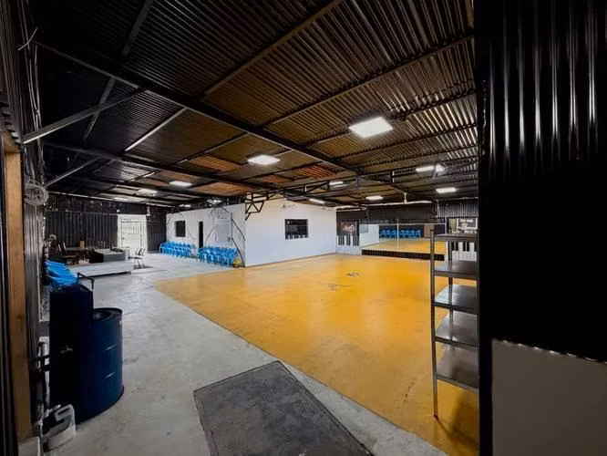 Alquiler Local San Joaquin de Flores 270m² + 15 Parqueos