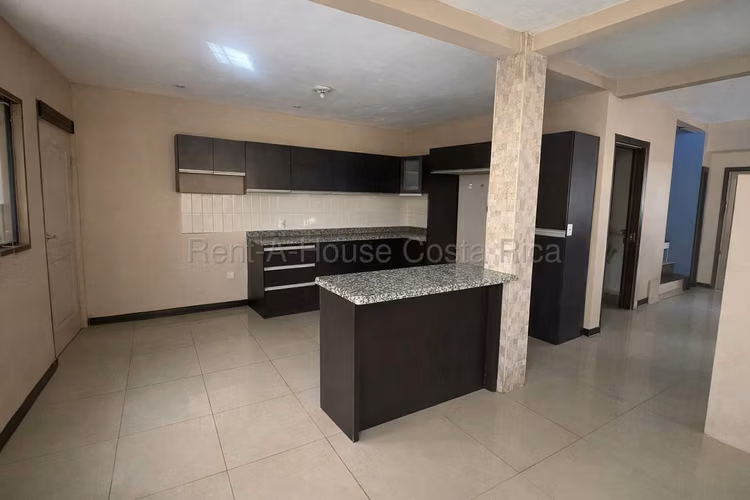Amplia Casa en Condominio | 4 Habitaciones | Mata de Plátano