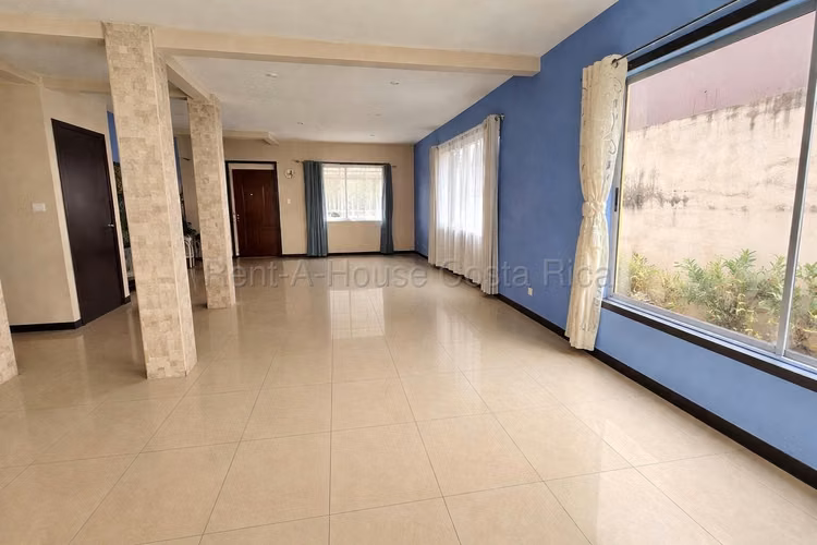Amplia Casa en Condominio | 4 Habitaciones | Mata de Plátano