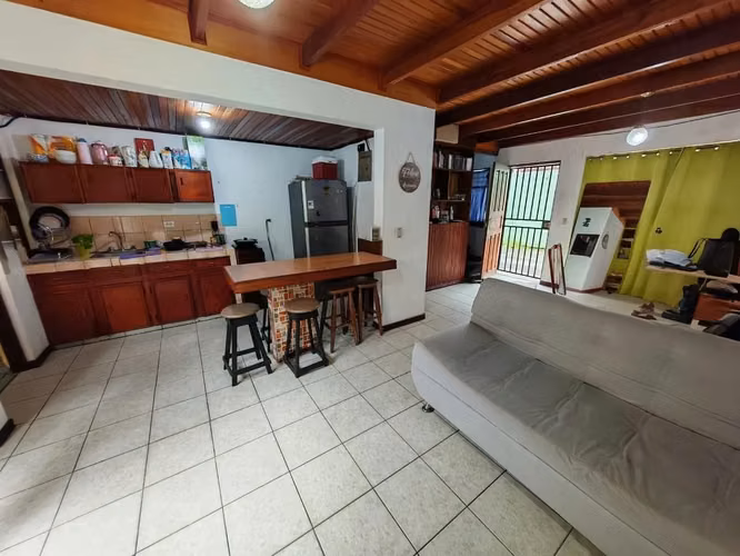 Venta de Edificio con 4 apartamentos totalmente alquilados en Montelimar, Goicoechea