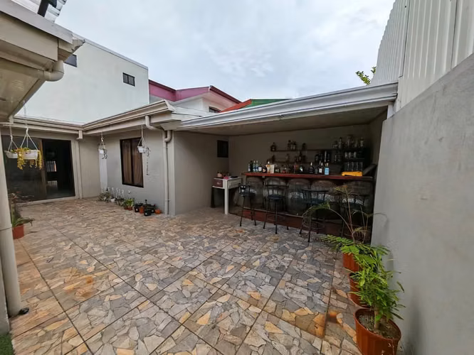 Casa en Venta con 3 Apartamentos Alquilados | Tibás, Barrio Las Rosas | Ingresos Inmediatos - Imagen 12