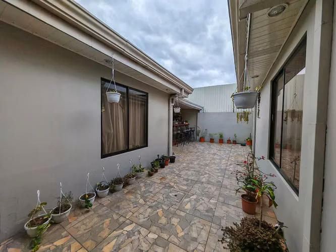 Casa en Venta con 3 Apartamentos Alquilados | Tibás, Barrio Las Rosas | Ingresos Inmediatos - Imagen 11