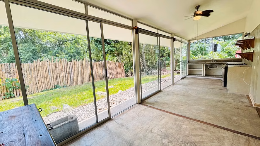 Alquiler - Apartamento con amplio jardín | Salitral de Santa Ana  KV