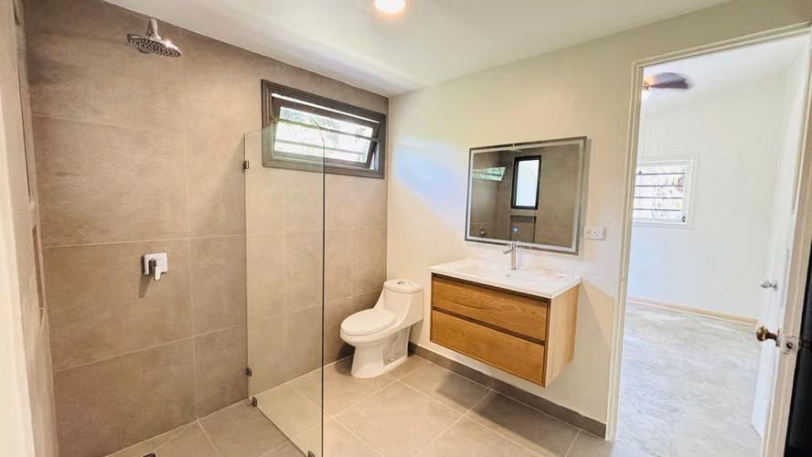 Alquiler - Apartamento con amplio jardín | Salitral de Santa Ana  KV