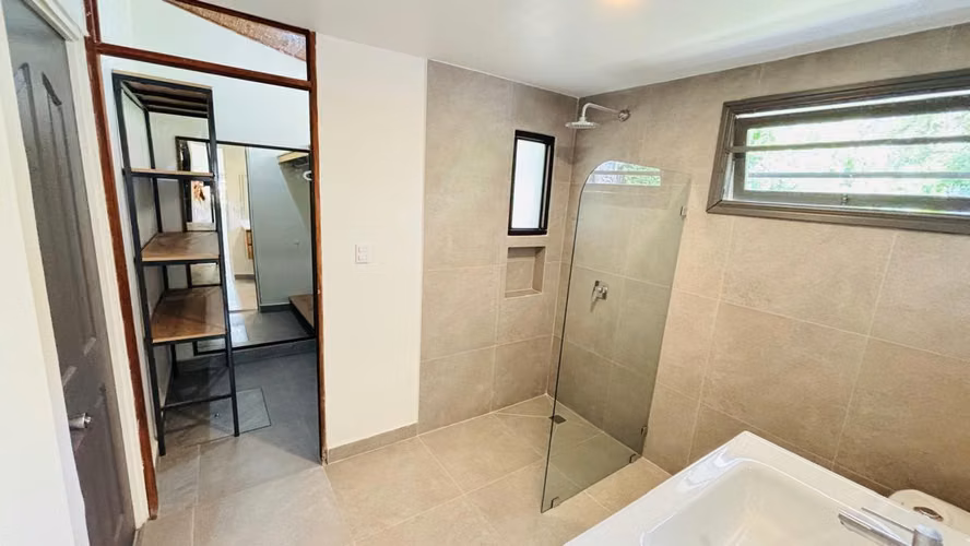 Alquiler - Apartamento con amplio jardín | Salitral de Santa Ana  KV