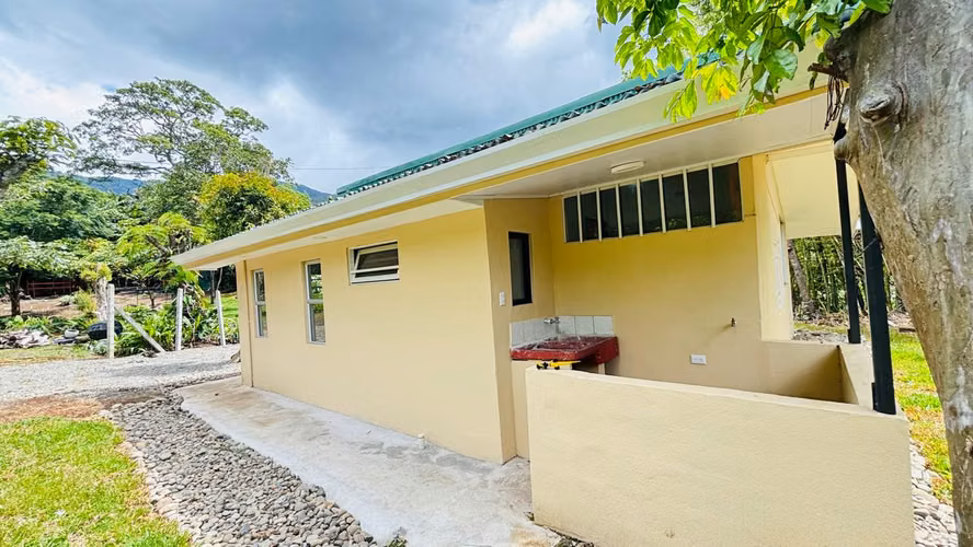 Alquiler - Apartamento con amplio jardín | Salitral de Santa Ana  KV