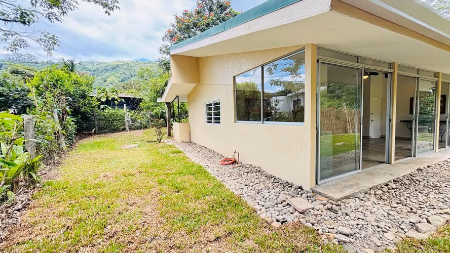 Alquiler - Apartamento con amplio jardín | Salitral de Santa Ana  KV