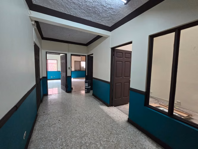 Alquiler de casa independiente, ideal para oficinas Sabana Sur - Imagen 10