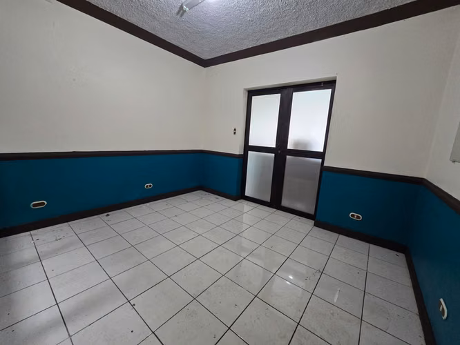 Alquiler de casa independiente, ideal para oficinas Sabana Sur - Imagen 4