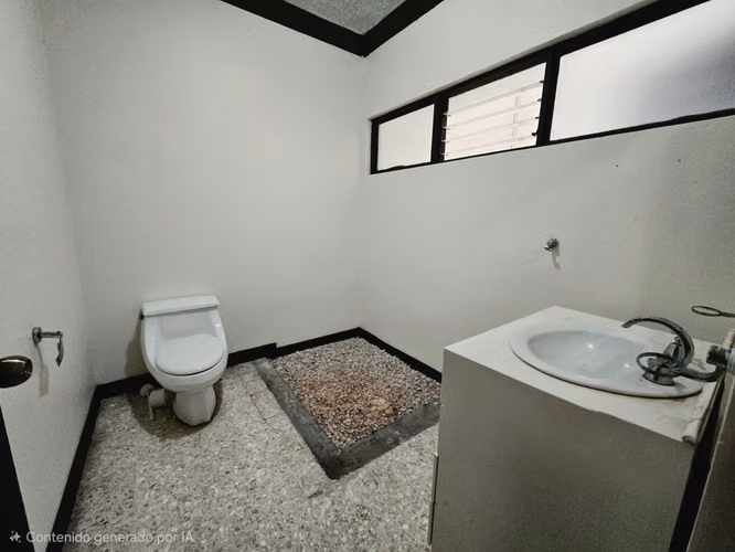 Alquiler de casa independiente, ideal para oficinas Sabana Sur - Imagen 9