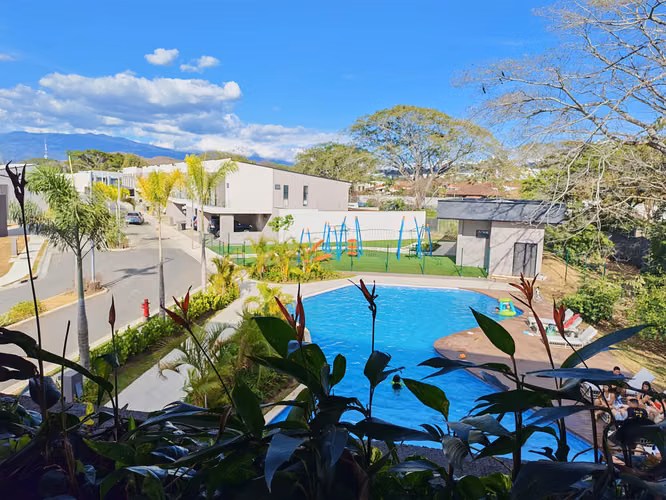 Venta de casa nueva en Condominio Lindora Village Santa Ana - Imagen 13