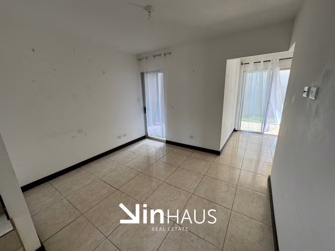 Casa de dos niveles con azotea en condominio, Quebradilla de Cartago. -EU