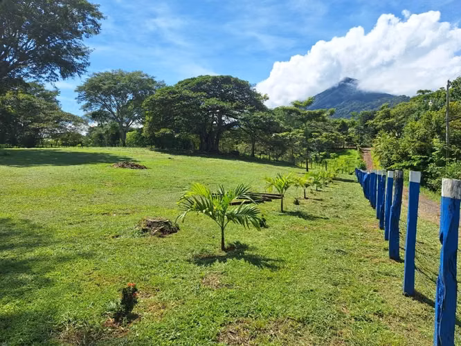 San Luis Turrubares. Cercano plaza. Lote en venta