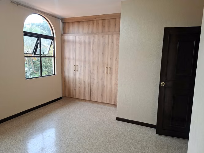 APARTAMENTO EN ESCAZÚ CENTRO.