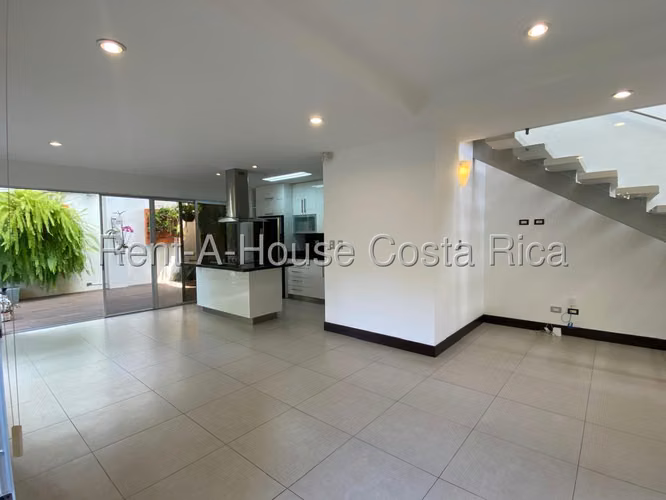 26-1471 | Casa en Alquiler | Piedades, Santa Ana