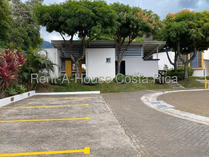 26-1471 | Casa en Alquiler | Piedades, Santa Ana