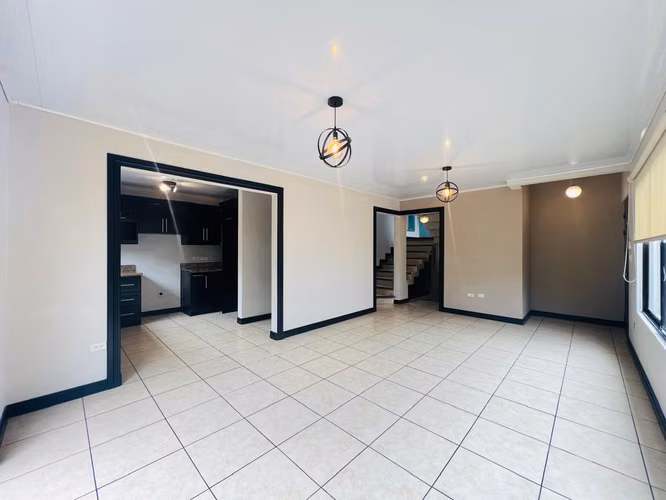 Venta de casa con vista en San Rafael de Heredia