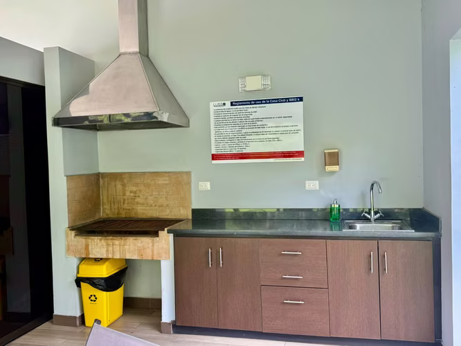 Venta de exclusiva Casa de Tres Niveles en Condominio Lusso – Santa Ana - Imagen 12