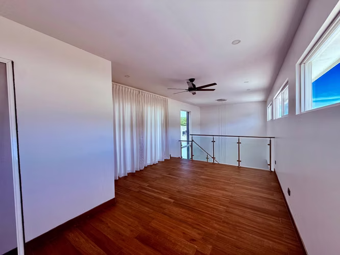 Venta de exclusiva Casa de Tres Niveles en Condominio Lusso – Santa Ana - Imagen 4